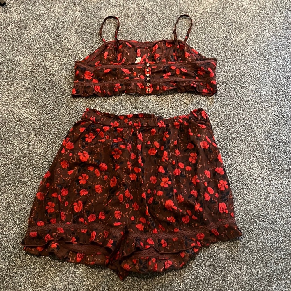 NWOT Free People Intimately Floral Crop Top And Short Set Size Small Z105